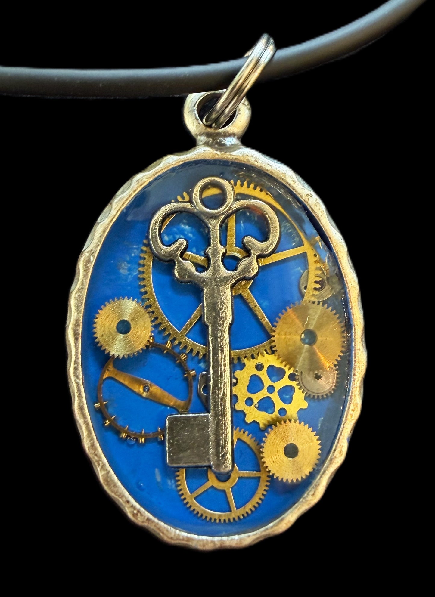 Oval Pendant Necklace